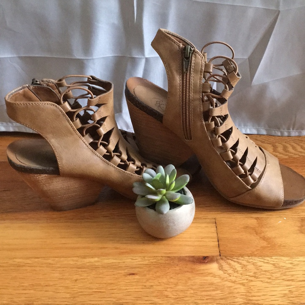 Women’s size 8 BoHo Wedges🌿